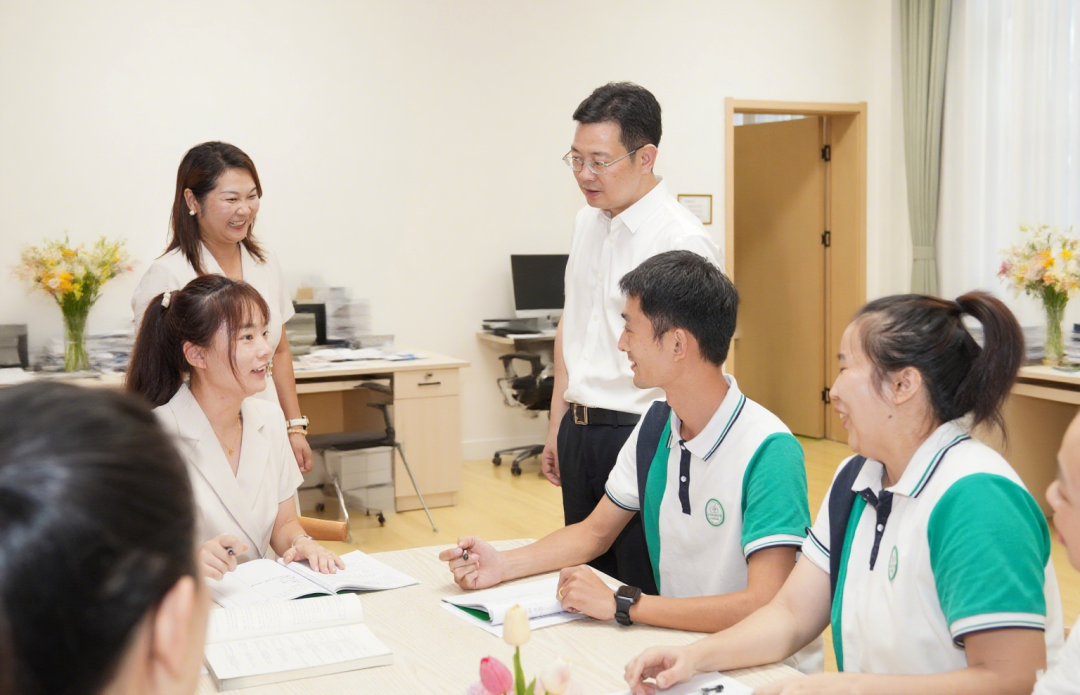 黄军其开展教师节走访慰问