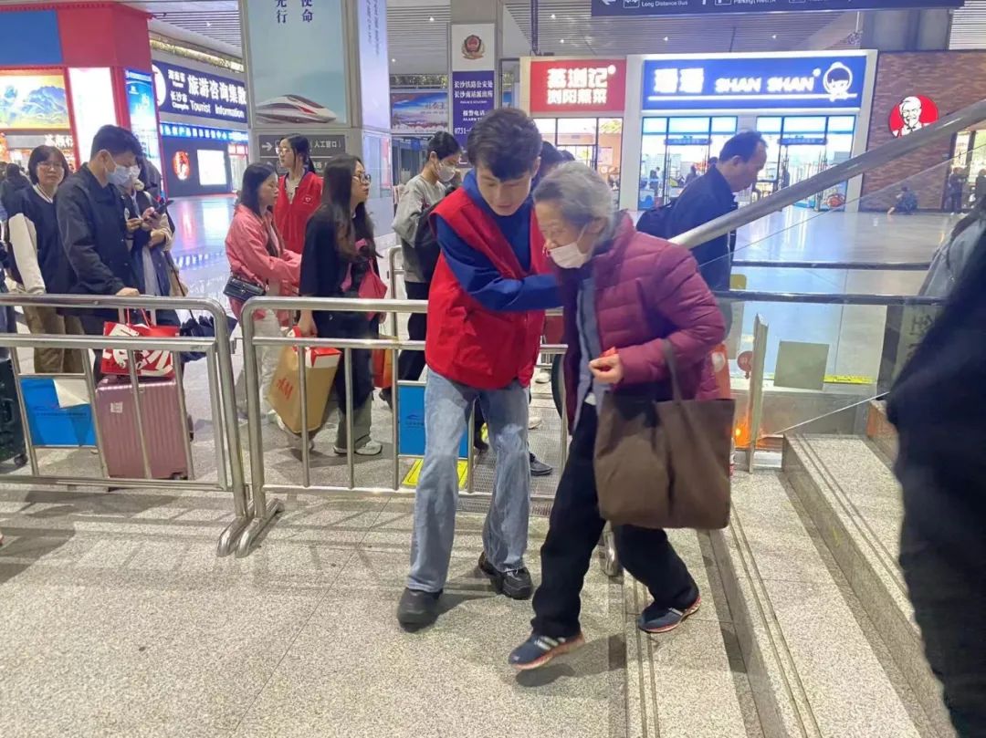 创建站15年来历史新高！长沙火车南站当日发送旅客20.97万人次