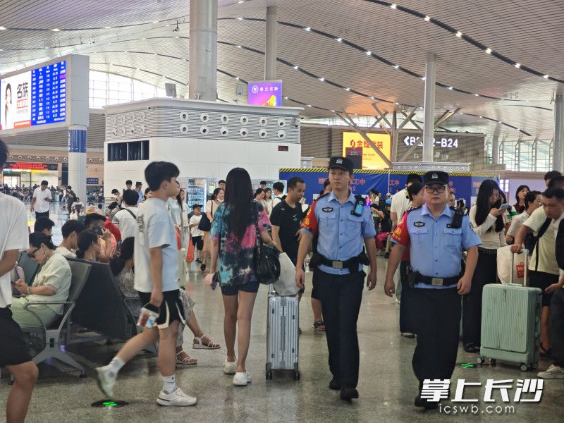 长沙南站派出所全警护航暑运