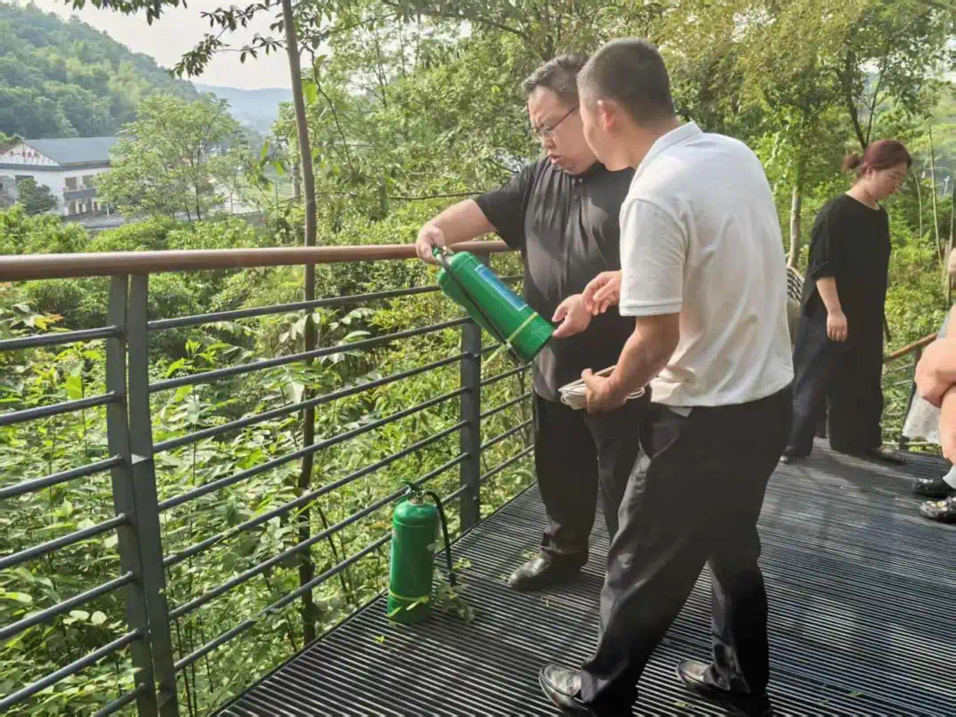 节前检查筑防线 平安护航迎“五一”！跳马镇开展节前安全生产专项检查